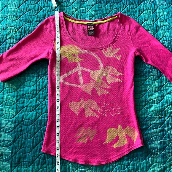 Lucky Brand Hot Pink Peace Mid-length Sleeve Shirt- Size Small - Picture 3 of 7